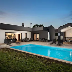 https://vila-nora.in-istria.net